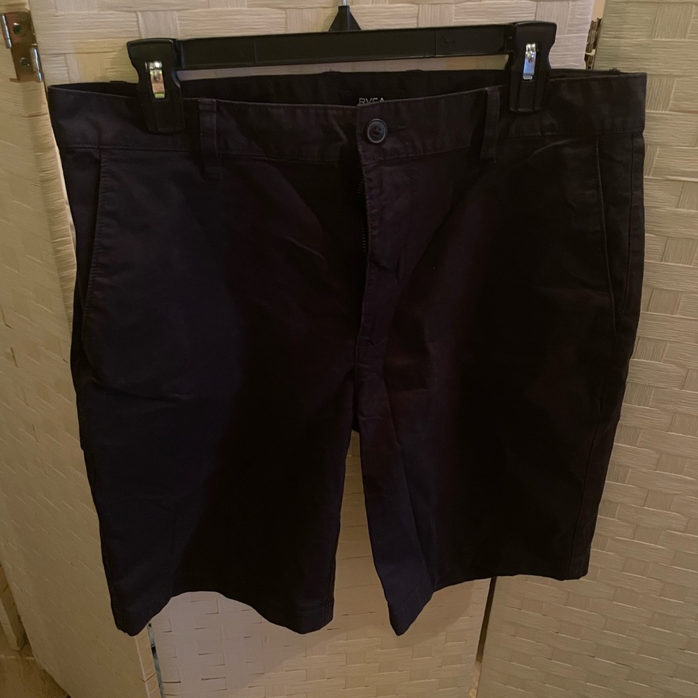 Great RVCA black classic shorts, perfect for hot whether!!!